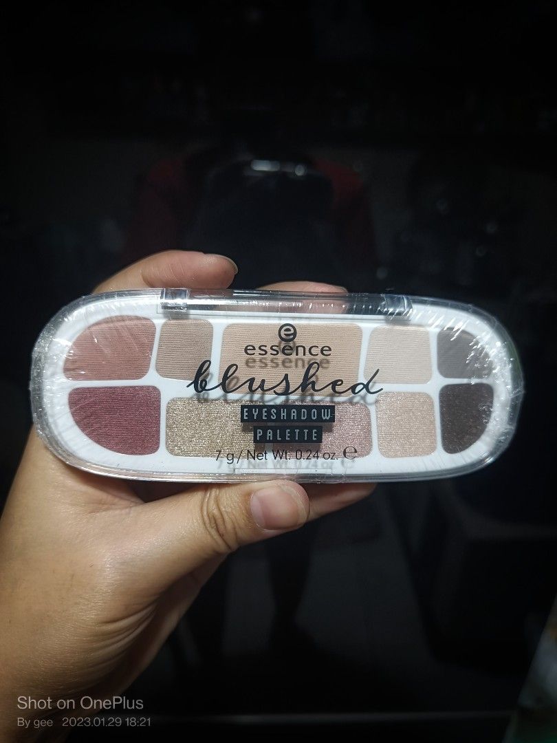 ESSENCE BLUSHED EYESHADOW PALETTE, Beauty & Personal Care, Face, Makeup