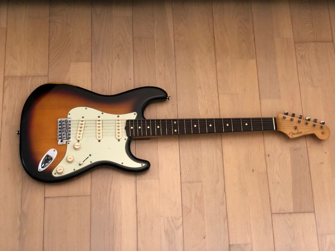 Fender Road Worn '60s Stratocaster 3-Color Sunburst Olympic White 