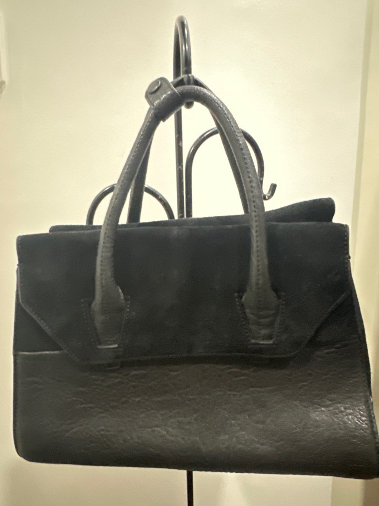 Finn Esker bag, Women's Fashion, Bags & Wallets, Tote Bags on Carousell