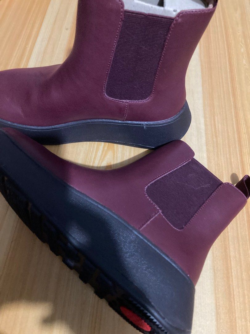 Fitflop F-mode Chelsea Boots (Category: Boots) located in Makati City. Submitted by fritzd (Listing ID 1212725307, Image 2). Description: Size EU 38, US 7 Bought from Amazon (No box).