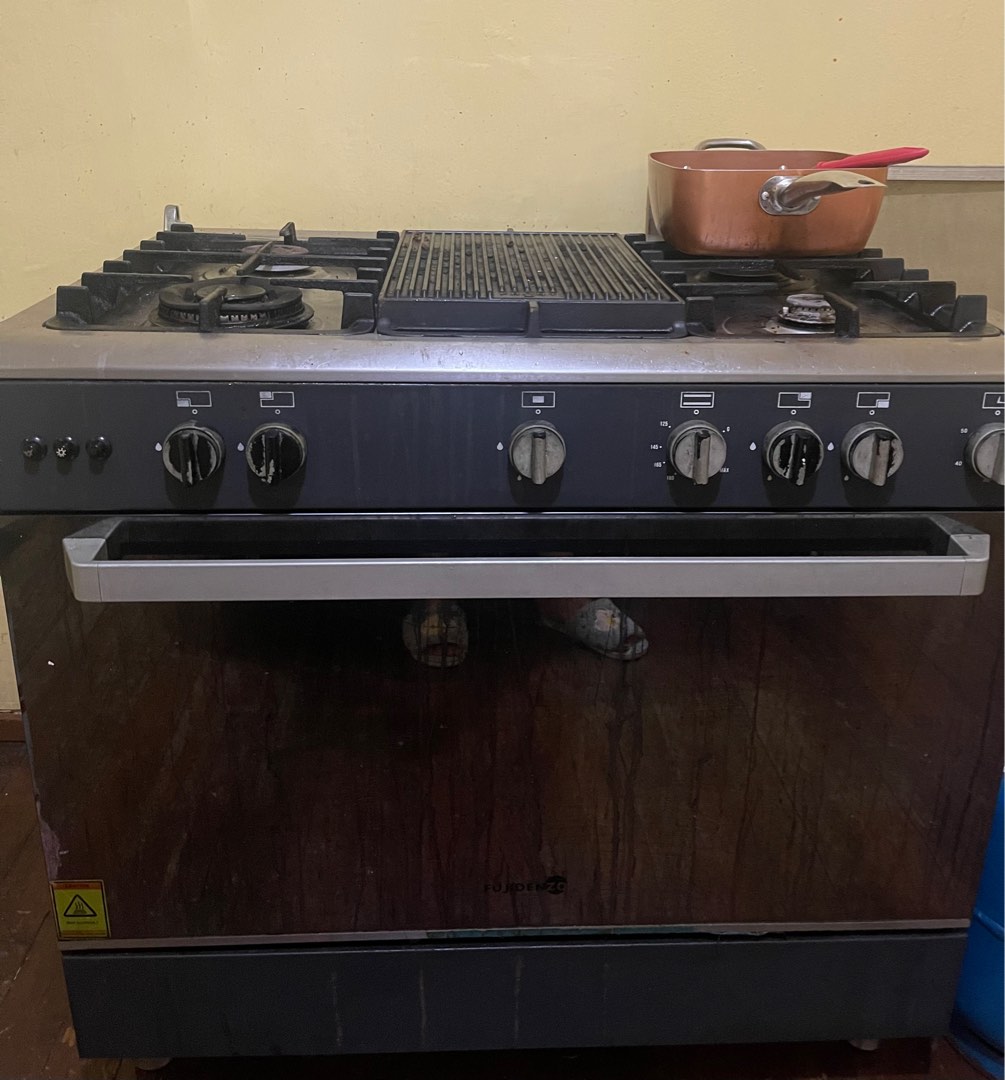 Fujidenzo 4 burner with grill and oven, TV & Home Appliances, Other