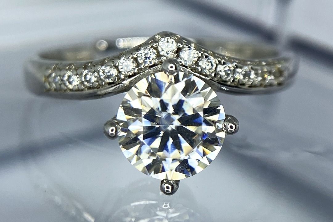 Certified moissanite hot sale