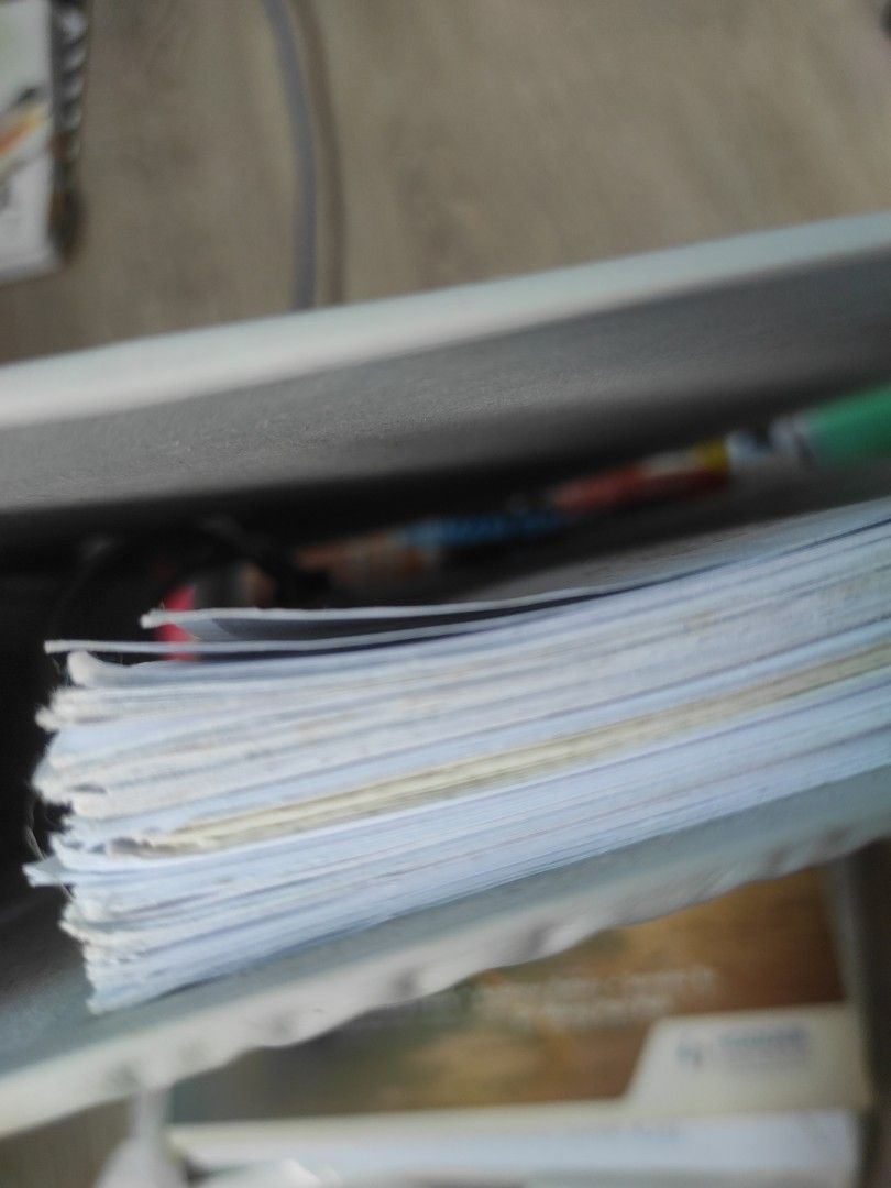 Humanities notes (Category: Textbooks) located in Singapore. Submitted by aisyahxaviera4 (Listing ID 1212648945, Image 3). Description: getting rid of notes. additional dollar for meet up.