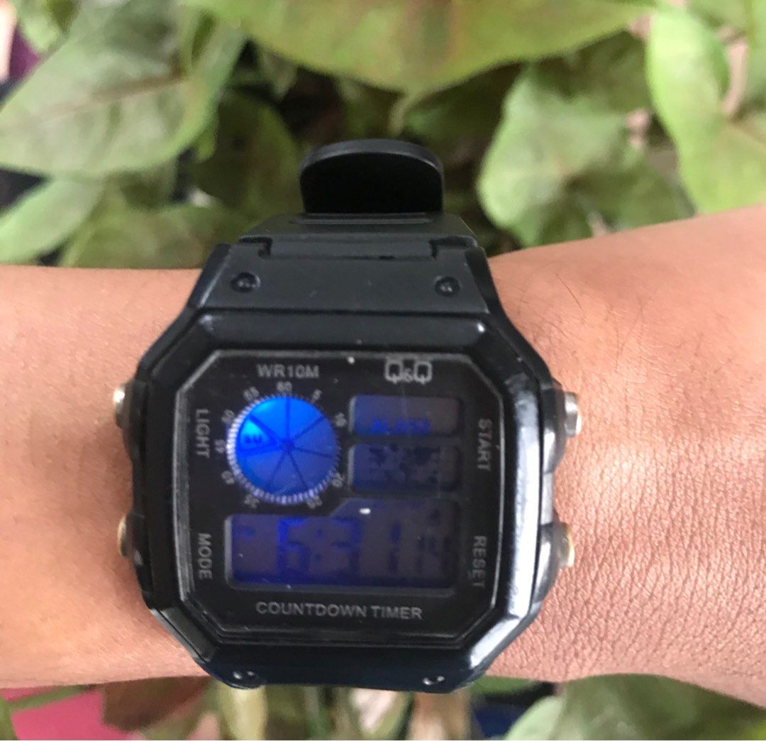 Jam tangan QnQ world map, Fesyen Pria, Jam Tangan di Carousell