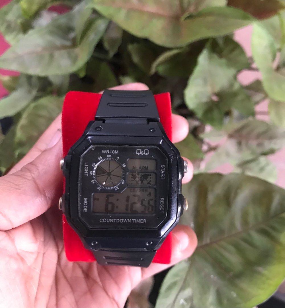 Jam tangan QnQ world map, Fesyen Pria, Jam Tangan di Carousell