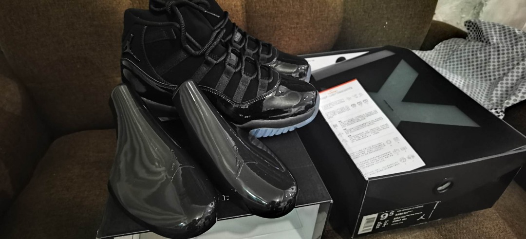 Jordan 11 Cap Gown Size 9.5 Men s Fashion Footwear Sneakers
