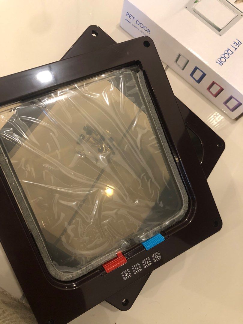 Lockable cat pet door frame, Pet Supplies, Homes & Other Pet