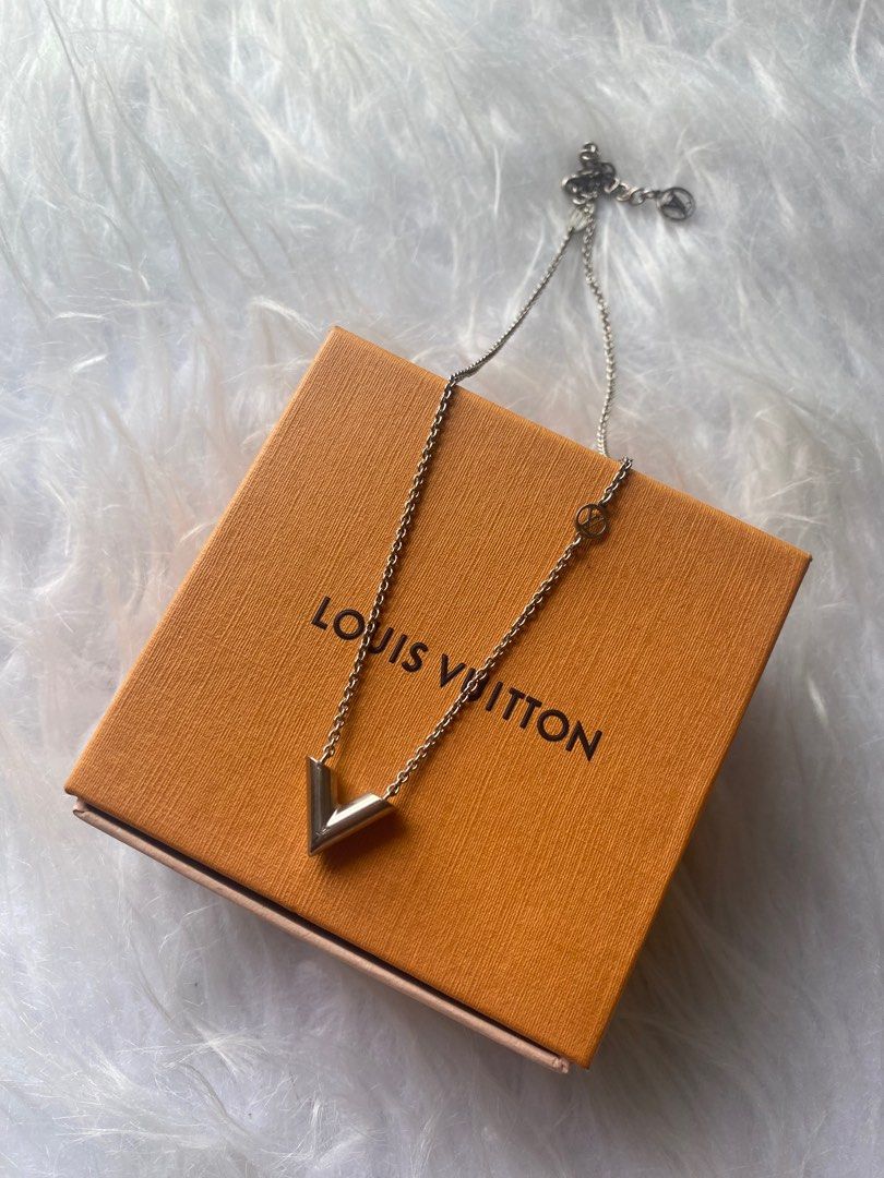 LV ESSENTIAL V NECKLACE, Women's Fashion, Jewelry & Organizers, Necklaces  on Carousell