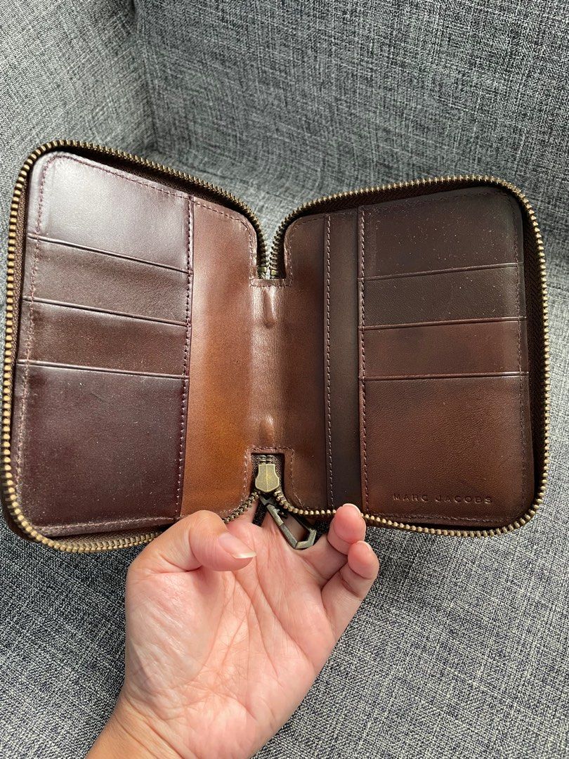 Marc jacobs hot sale passport holder