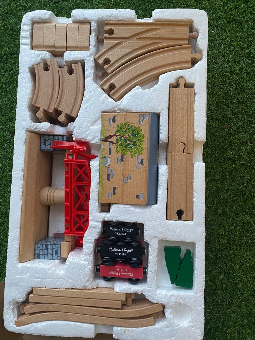 Melissa & doug swivel shop bridge train set