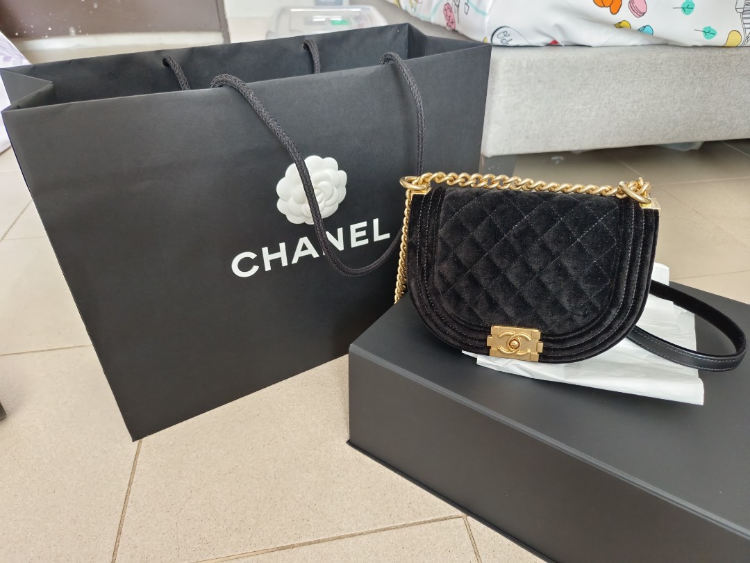 Mini Boy Chanel Messenger Bag (Black Velvet), Luxury, Bags & Wallets on  Carousell