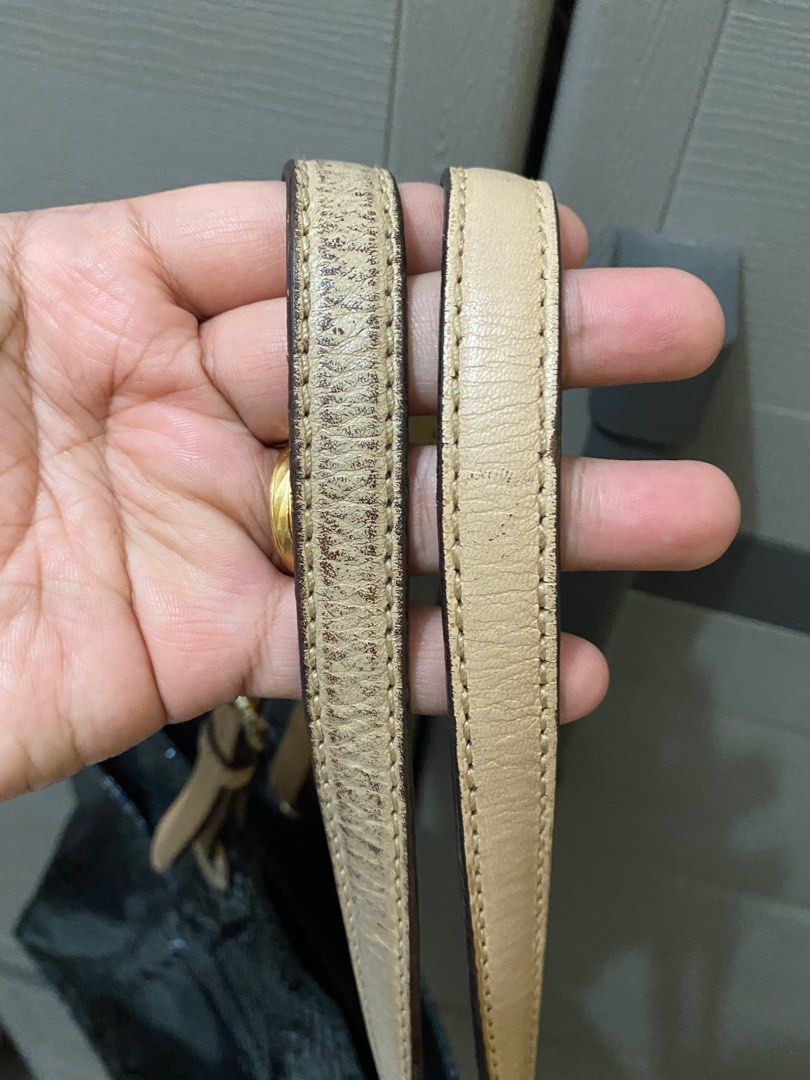 MK totebag (Category: Luxury Bags & Wallets) located in Tuguegarao City. Submitted by eejay24 (Listing ID 1212763651, Image 3). Description: Well used Authentic MK bag. Fading print over the handle as shown at the last pic. .