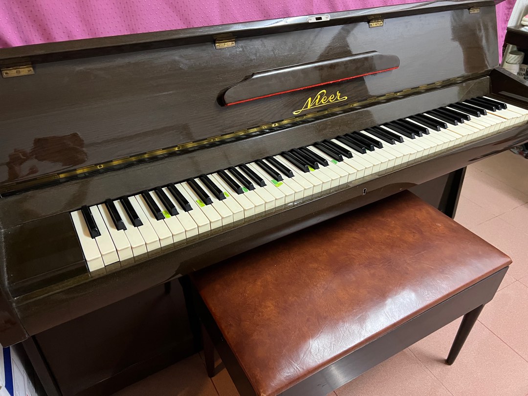 Nieer upright shop piano