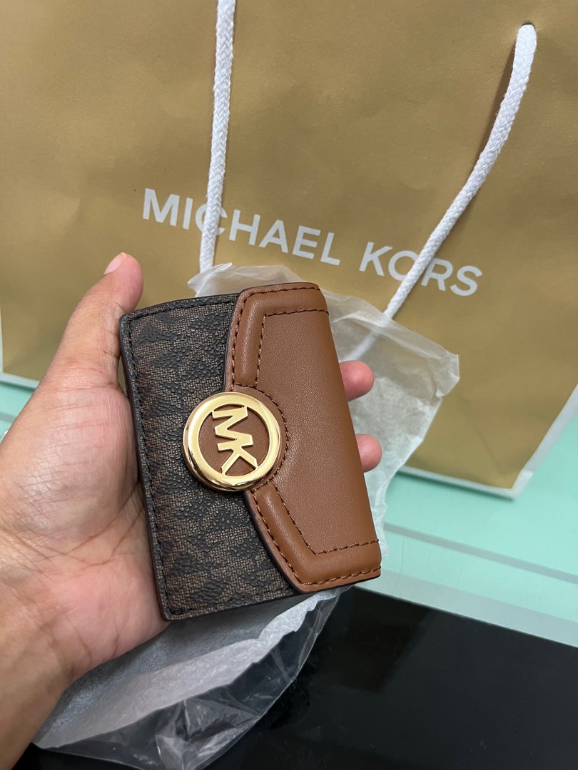 Original Michael kors wallet, Women's Fashion, Bags & Wallets, Purses &  Pouches on Carousell