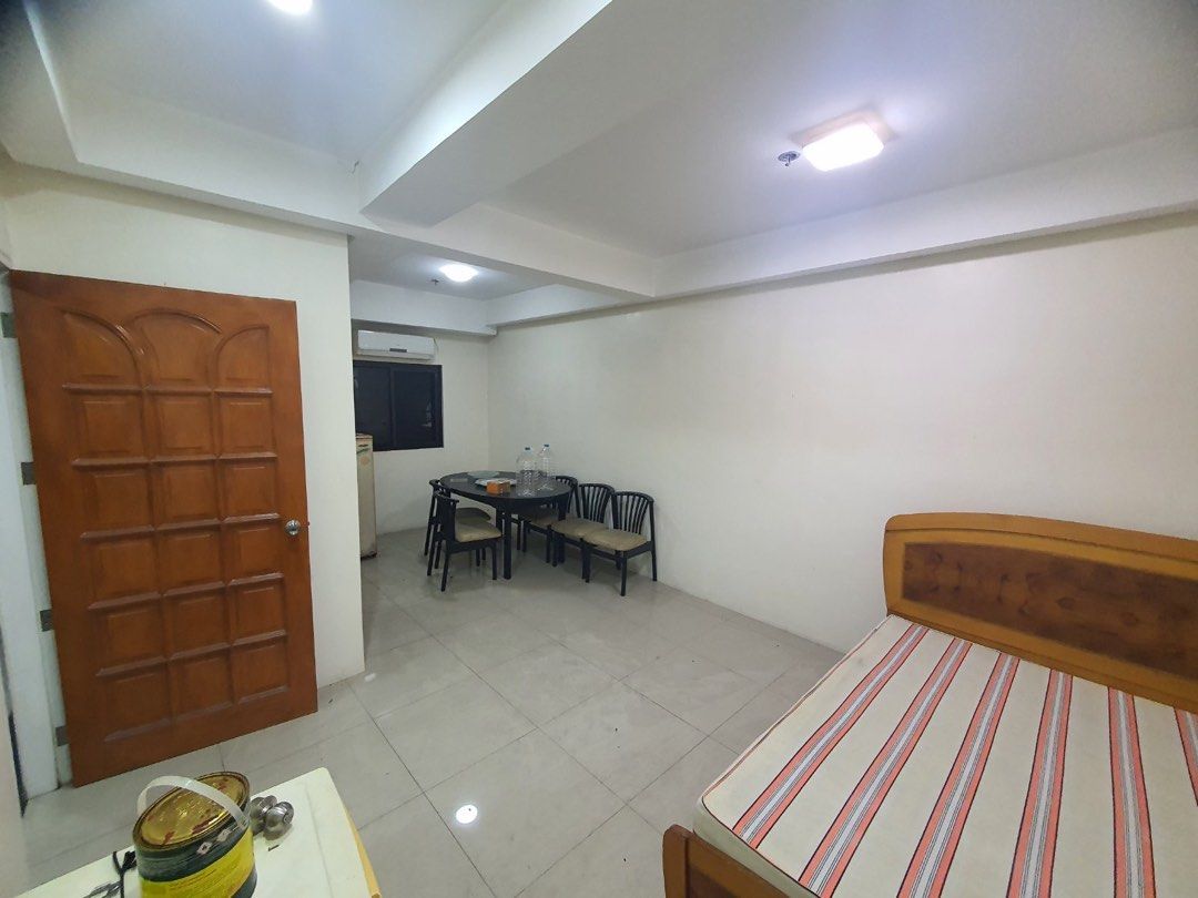Parc Chateau 6BR for Rent (Category: Apartments & Condos) located in Pasig City. Submitted by mcranque (Listing ID 1212675963, Image 3). Description: Spacious 6BR Parc Chateau Condo With maids room and tandem parking Separate kitchen ideal for two families .