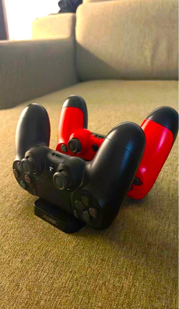 Playstation 4 PS4 slim 500gb jetblack fortnite bundle Video