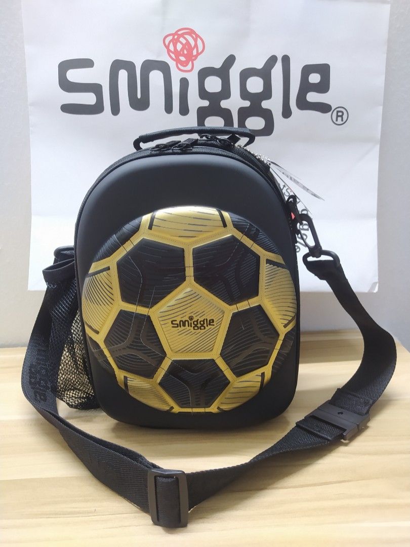 Smiggle football on sale lunch bag