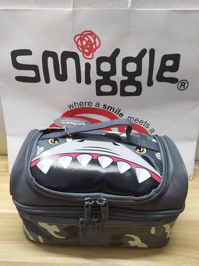 Smiggle shark hotsell lunch bag
