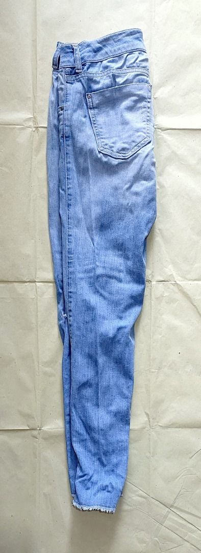 Ripped Distressed Zara Jeans (Category: Jeans) located in Pasig City. Submitted by purplemich (Listing ID 1212719108, Image 3). Description: Decluttering Good condition 89 cm length 35 cm width Payment through BPI, GCash, Paymaya, or Grab/Lalamove COD (Purchase Service). Message me for details..