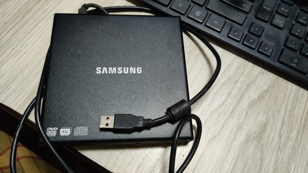 Samsung External DVD Writer SES084, Hobbies & Toys, Music & Media, CDs