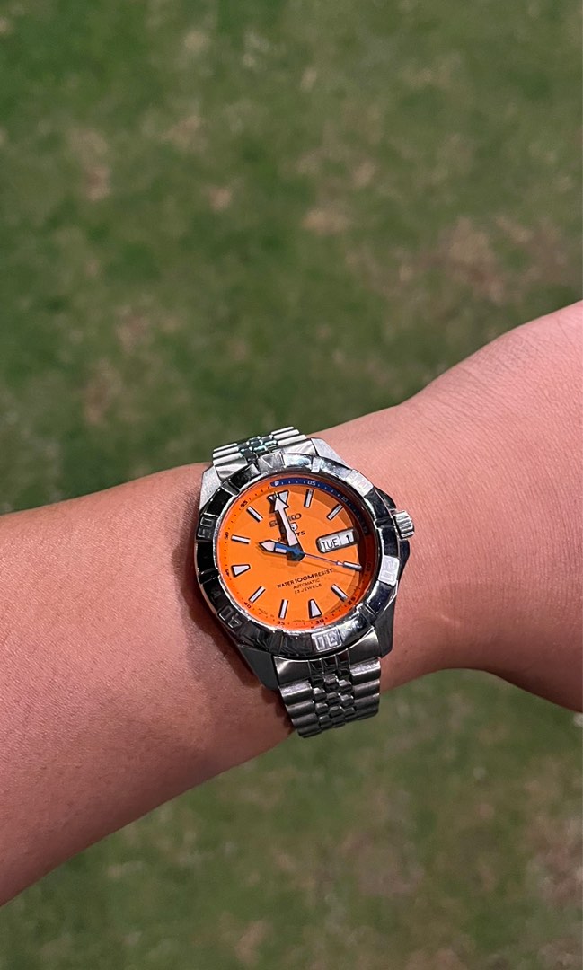 Seiko Diver watch (orange dial) - FREE SHIPPING , Men's Fashion, Watches &  Accessories, Watches on Carousell