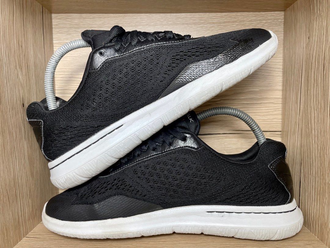 skechers gowalk city Men s Fashion Footwear Sneakers on Carousell