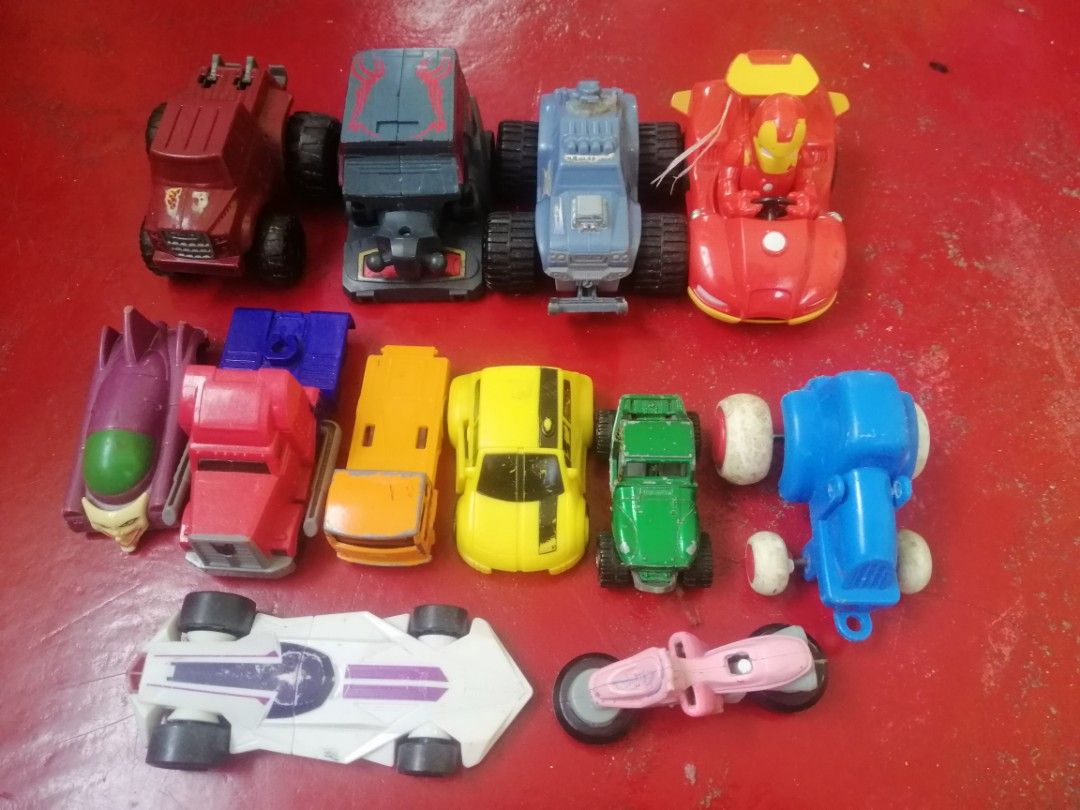 Take all cars (Category: Vehicle & Diecast Models) located in Rizal. Submitted by gavepsalmstuff (Listing ID 1212634842, Image 1). Description: 12pcs lahat Bumblebee car na nagiging robot.