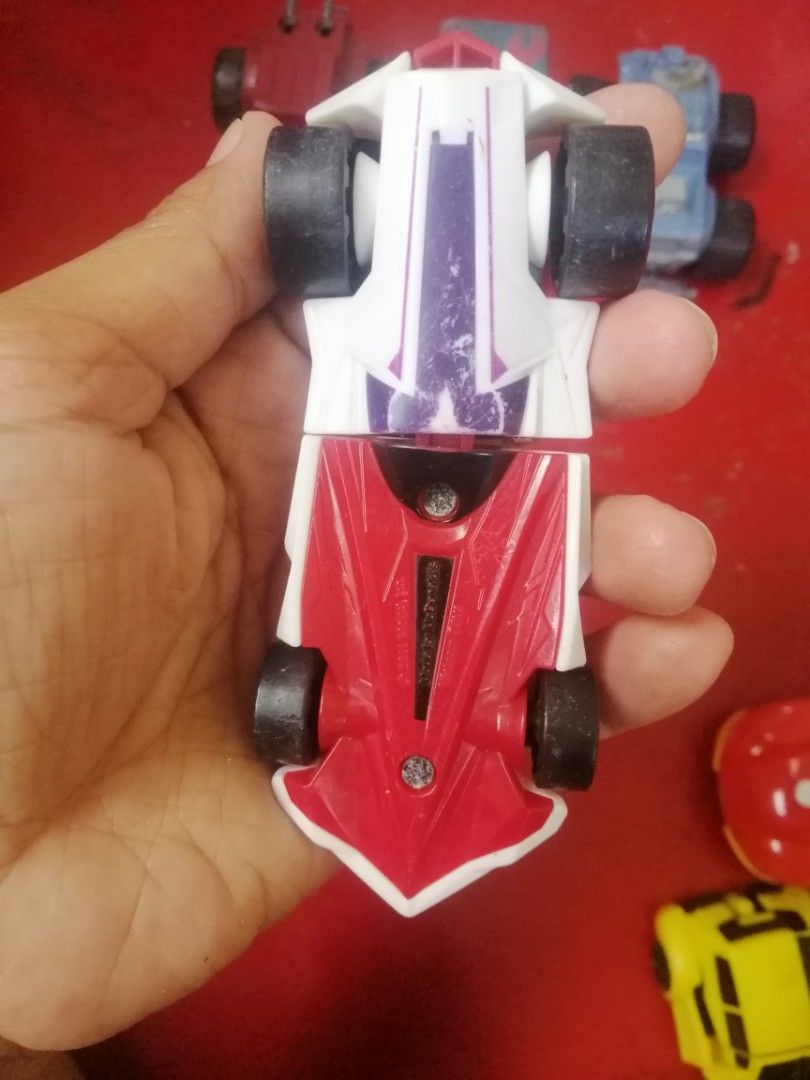 Take all cars (Category: Vehicle & Diecast Models) located in Rizal. Submitted by gavepsalmstuff (Listing ID 1212634842, Image 3). Description: 12pcs lahat Bumblebee car na nagiging robot.