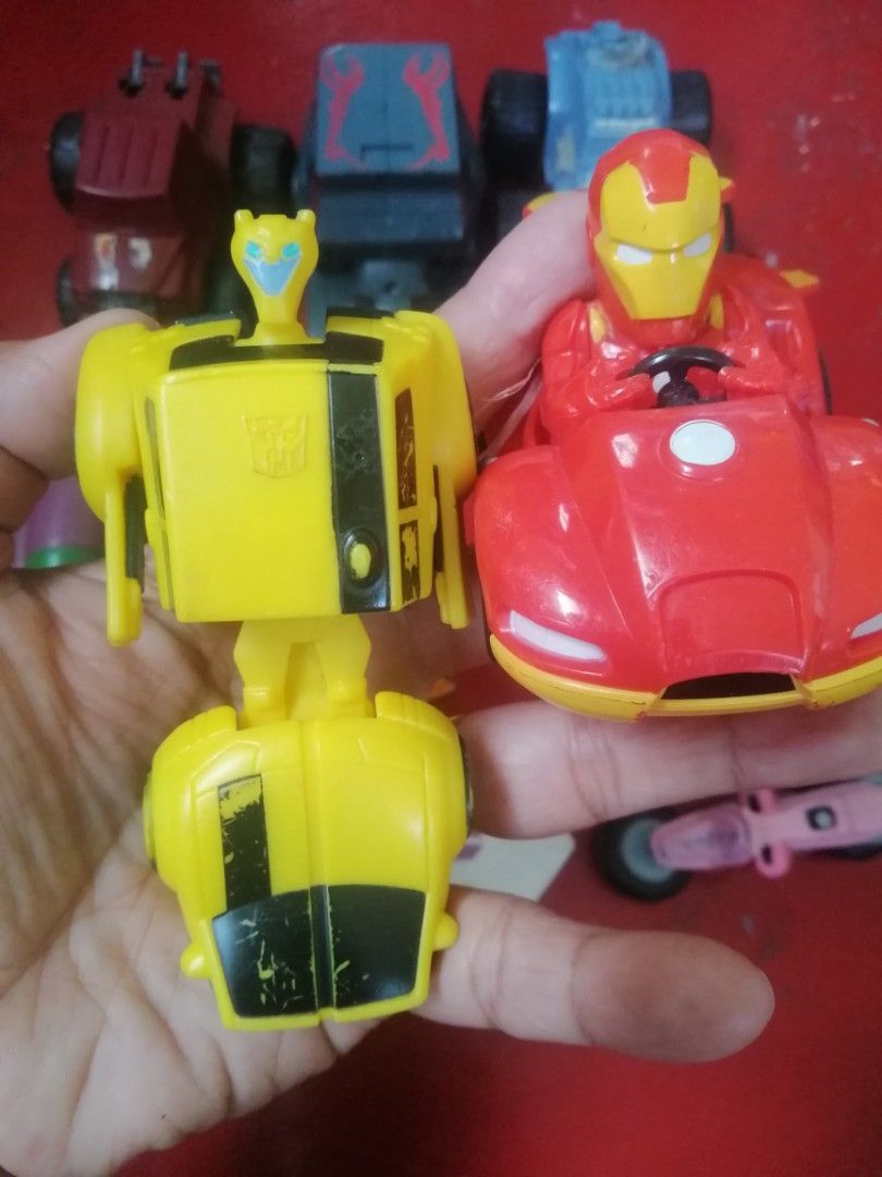 Take all cars (Category: Vehicle & Diecast Models) located in Rizal. Submitted by gavepsalmstuff (Listing ID 1212634842, Image 2). Description: 12pcs lahat Bumblebee car na nagiging robot.