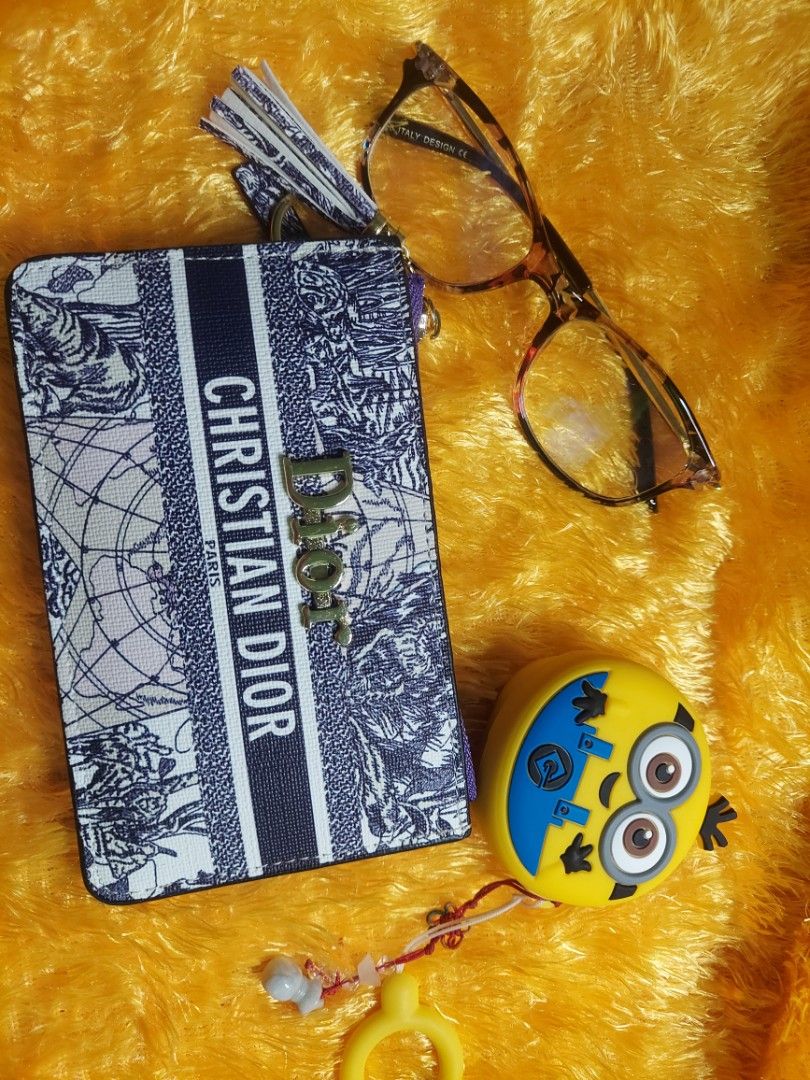 Wallet coin purse with card holder (Category: Wallets & Card holders) located in Quezon City. Submitted by gimslexco (Listing ID 1212809481, Image 3). Description: available pm lang po. no issue no flaws, its brand new..
