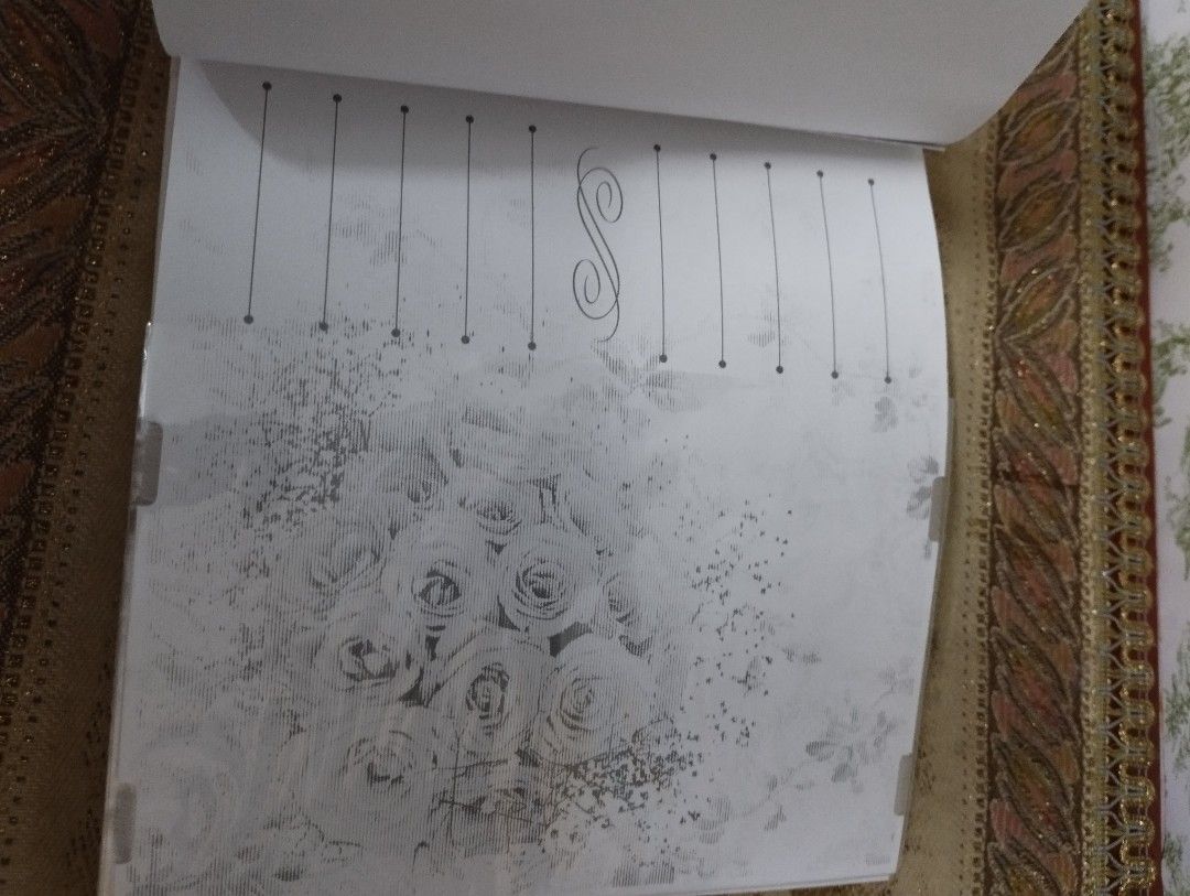 Wedding Album (Category: Frames & Pictures) located in Caloocan City. Submitted by chonadura91470 (Listing ID 1212806696, Image 2). Description: brandnew wedding album without box with a light pink stain at the back.