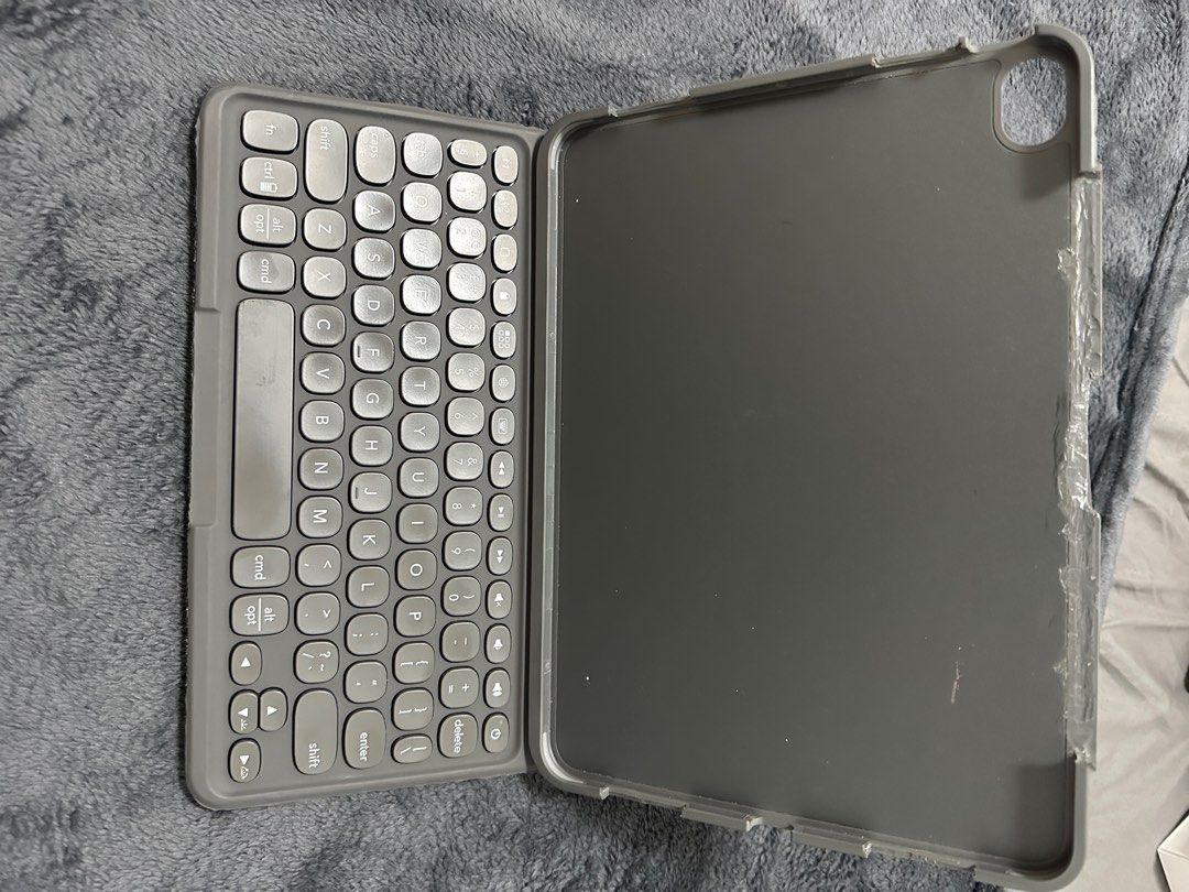 ZAGG Pro Keys (Category: Computer Keyboard) located in Manila. Submitted by tobyyy_user (Listing ID 1212744494, Image 1). Description: ZAGG Pro Keys for iPad Air 4th Gen.