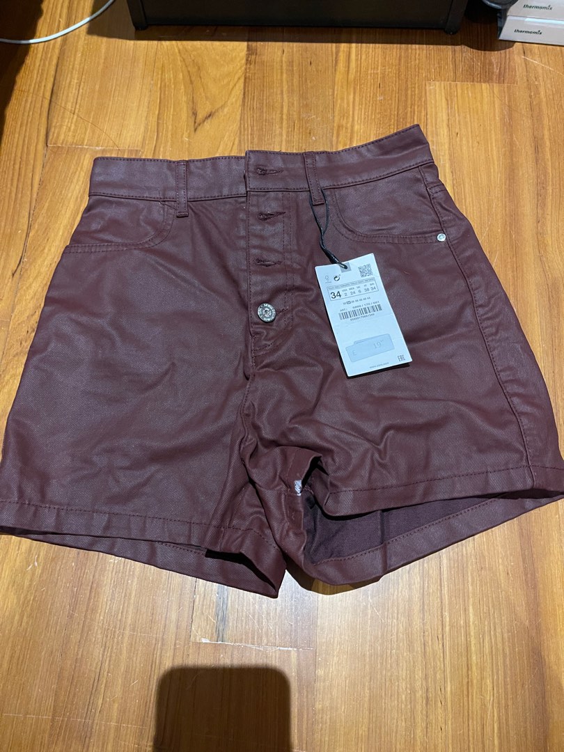 Zara burgundy short leather pants, Women's Fashion, Bottoms, Shorts on ...