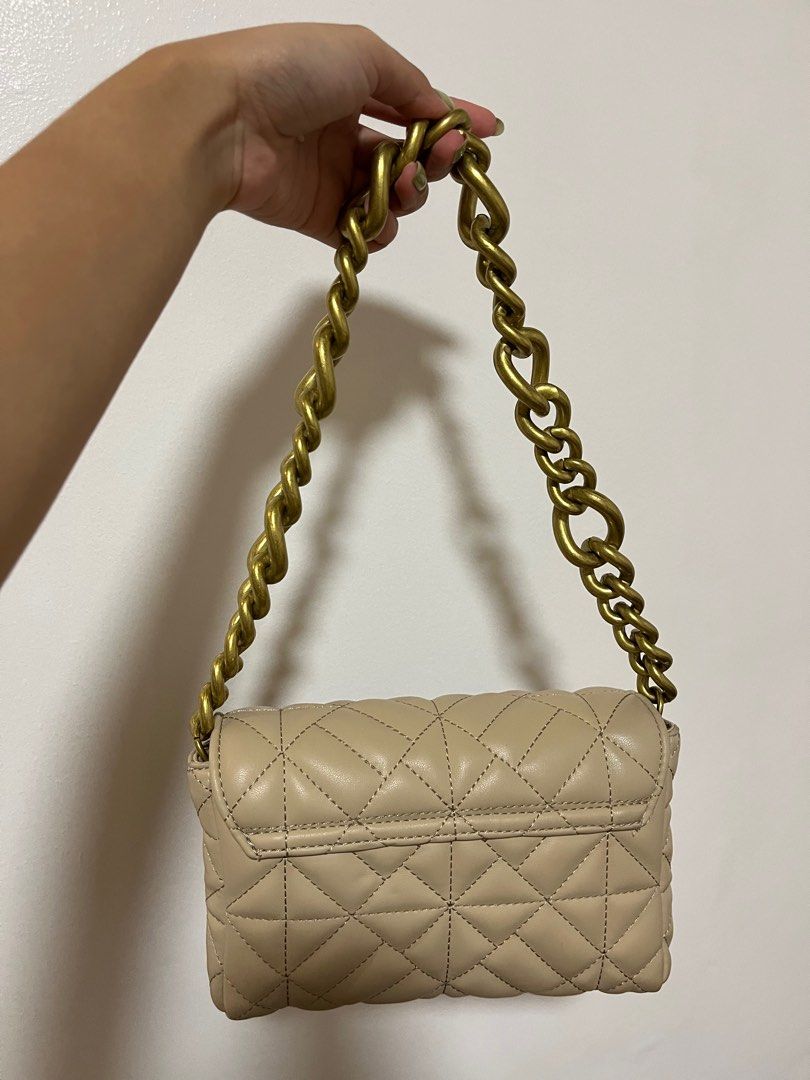 Zara Shoulder Bag (Category: Shoulder Bags) located in Paranaque City. Submitted by declutter_76 (Listing ID 1212725632, Image 2). Description: Used twice & in good condition ☺️ Rfs: decluttering .