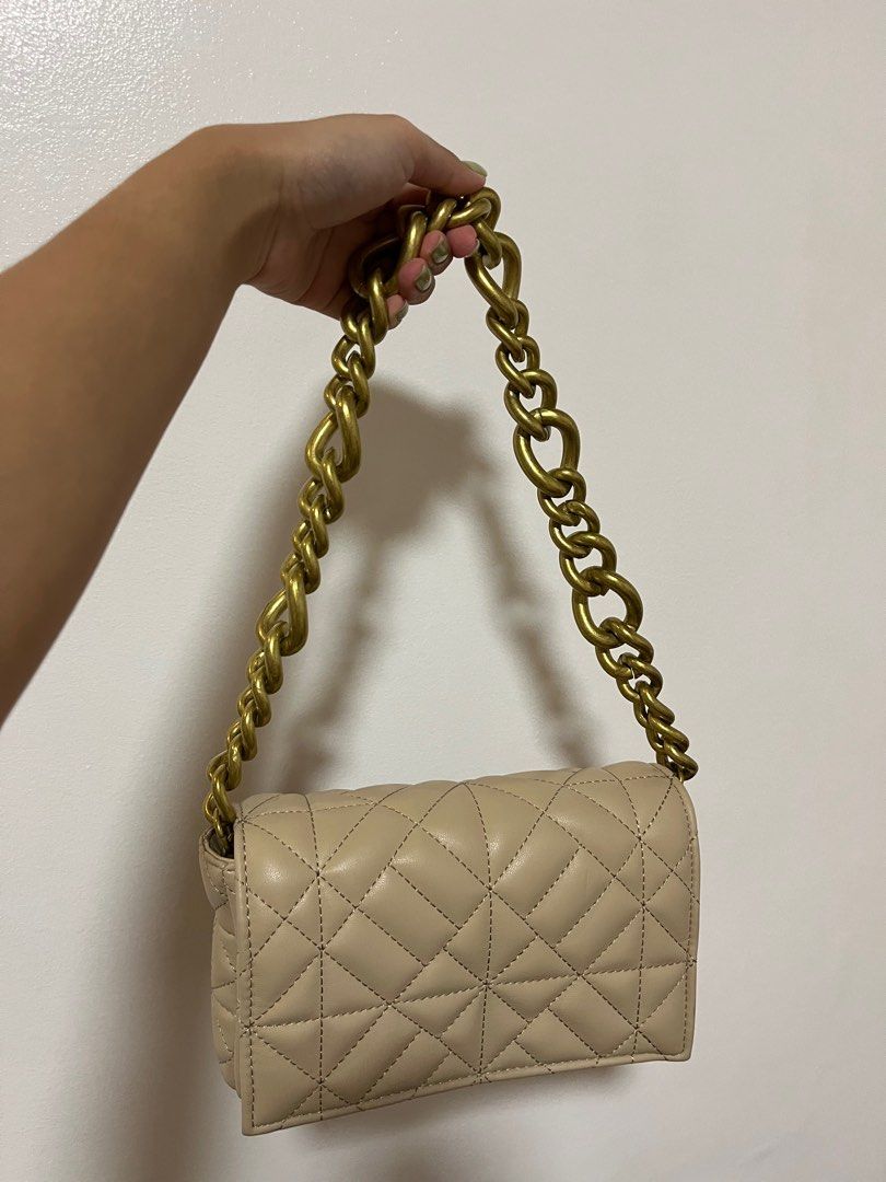 Zara Shoulder Bag (Category: Shoulder Bags) located in Paranaque City. Submitted by declutter_76 (Listing ID 1212725632, Image 1). Description: Used twice & in good condition ☺️ Rfs: decluttering .