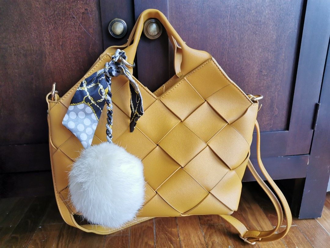 2 in 1 Woven bag with pom pom