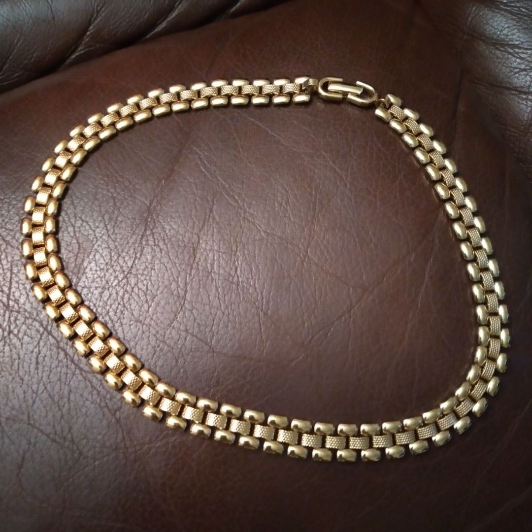 Monet necklace shop