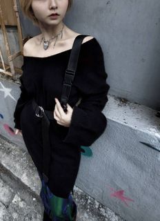 中長版黑色毛衣