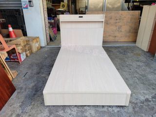 香榭二手家具*全新品 絕美雪松色單人加大3.5x6.2尺 插座式床頭片床組-充電床片-床箱-床底-床框-單人床架-床板