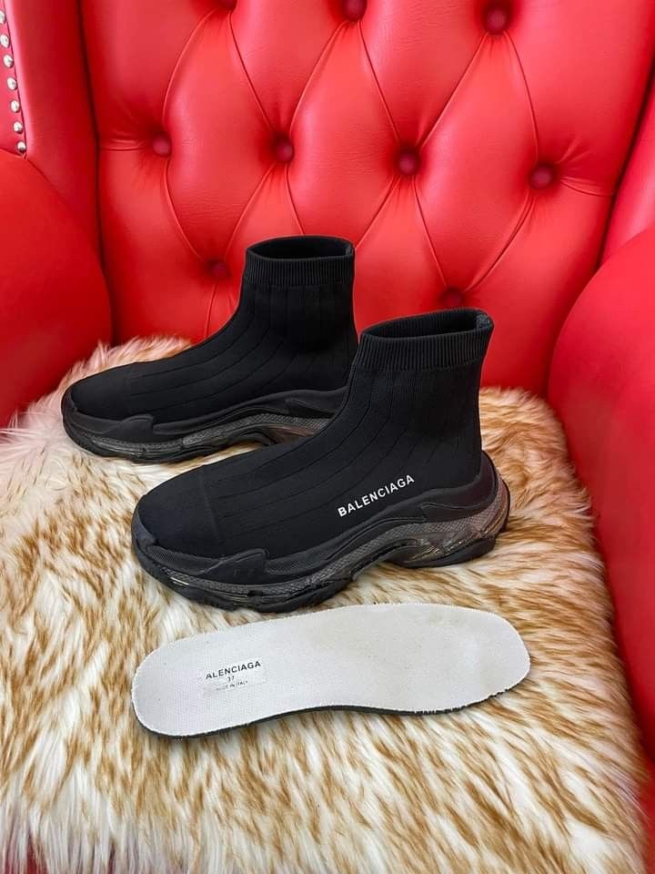 Balenciaga Triple S Trainers Luxury Sneakers Footwear on