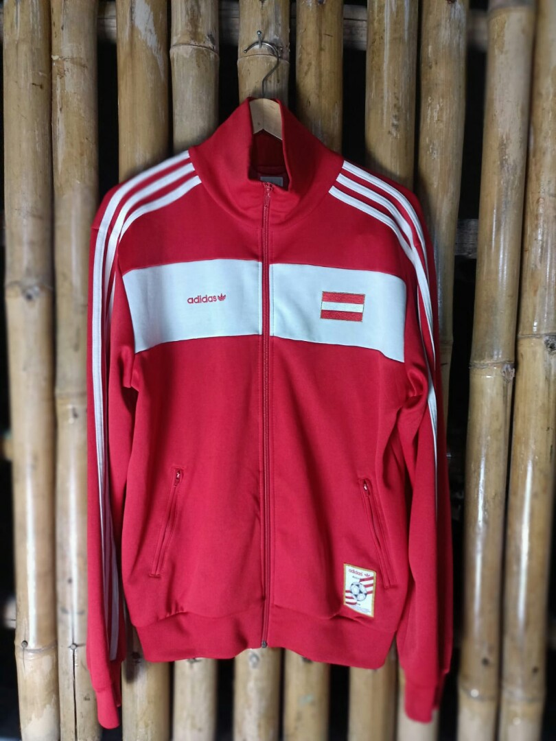 Adidas Australia, Fesyen Pria, Pakaian , Baju Luaran di Carousell