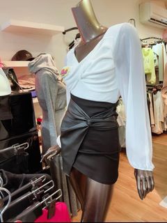 B with U  正韓黑扭結拼接皮裙