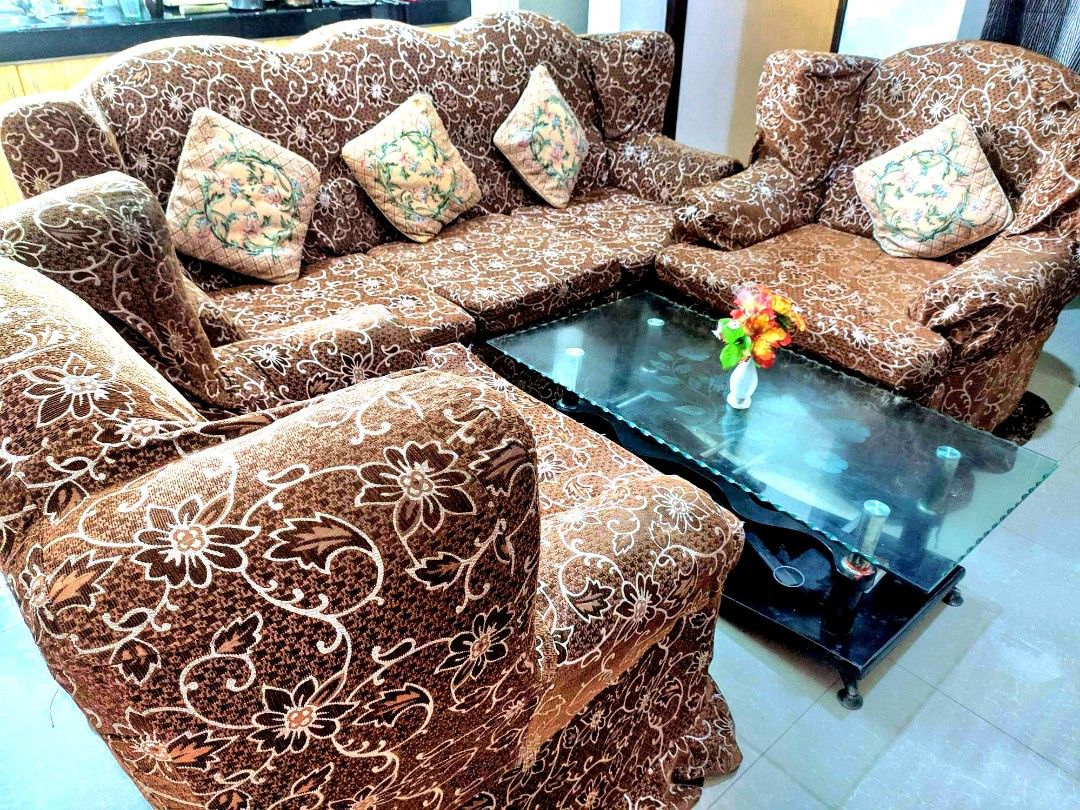 Beautiful Sofa Set with Free Table and Pillows, Furniture & Home Living