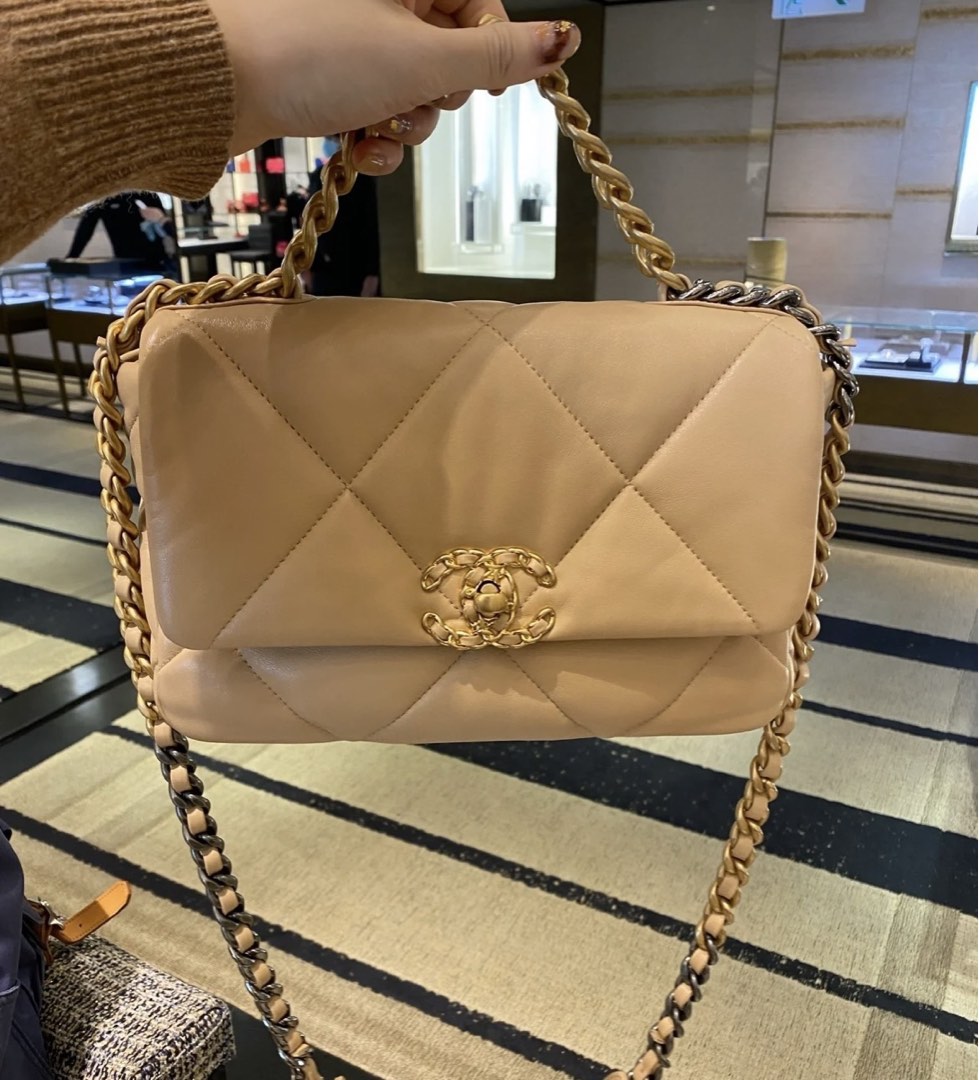 Chanel shop 19 colours