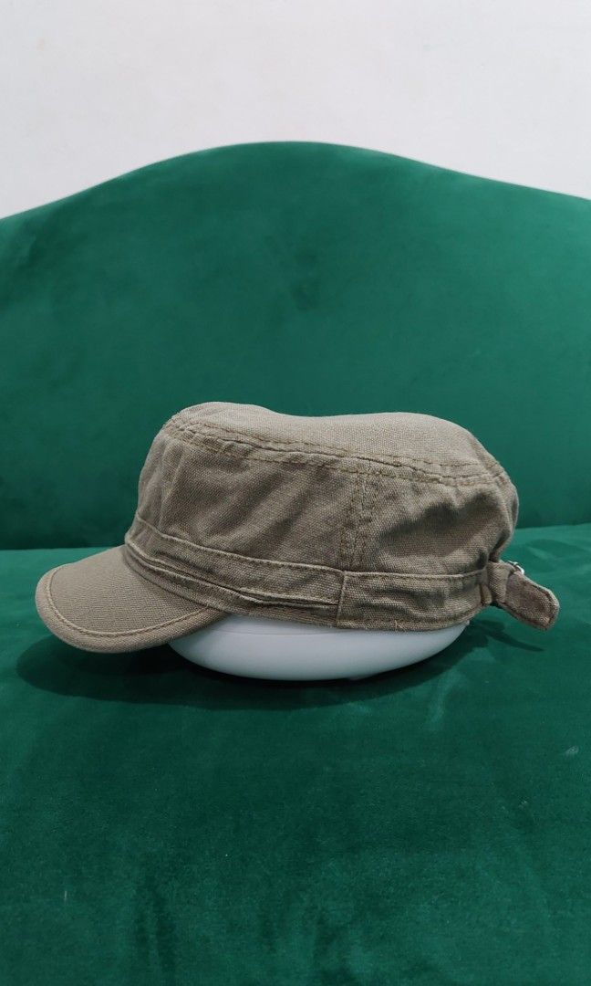 Divided by H M color green army caps Men s Fashion Watches