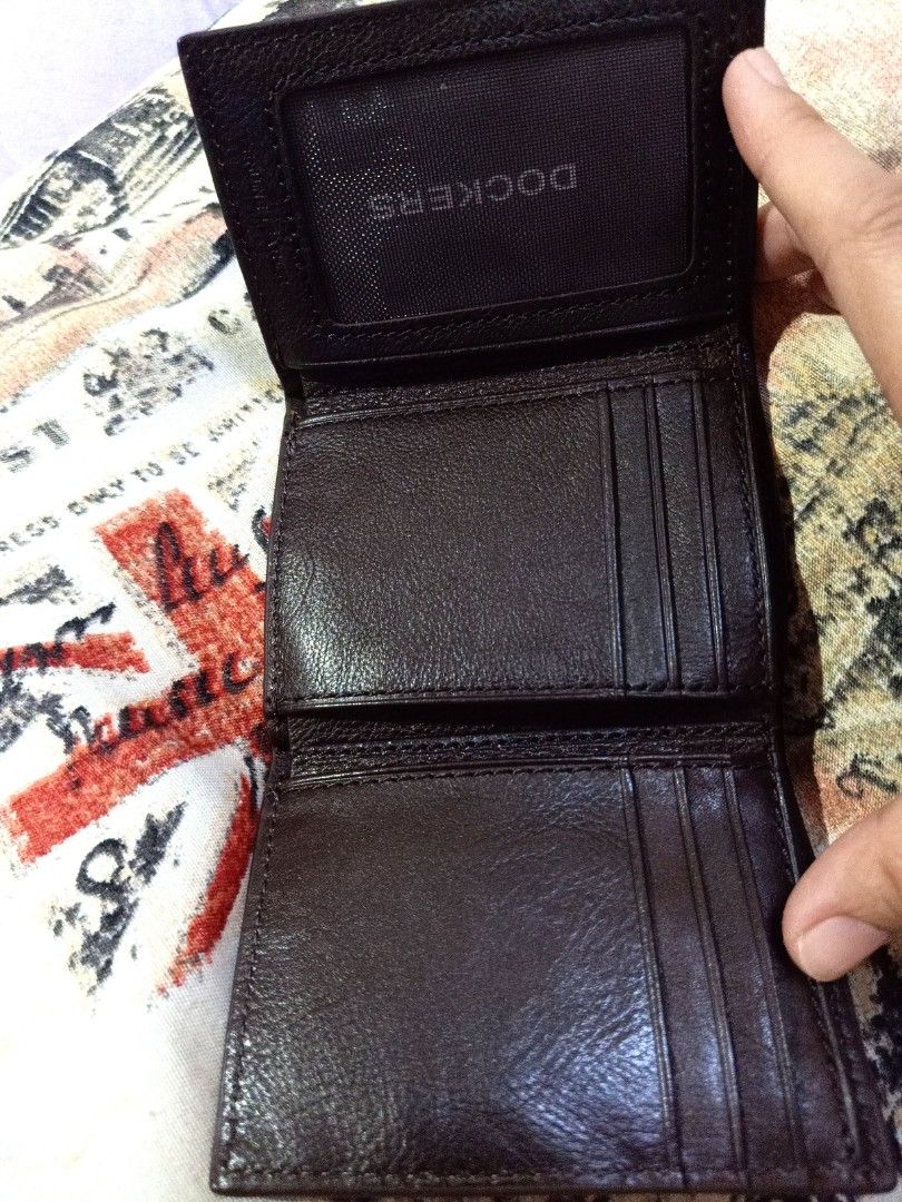 Dockers Trifold Brown Wallet (Category: Wallets & Card Holders) located in Angeles City. Submitted by ejhere (Listing ID 1214396753, Image 3). Description: Dockers Trifold Wallet Personal preloved and used only for a week wirth very minimal signs of usage, almost like new condition 🚩Please read first before you make an inquiry and offer. ✅MOP: GCASH AND BDO ✅COURIER: J&T & LBC ✅SHIPPING FEE TO BE SHOULDERED BY THE BUYER *Estimated SF within Luzo