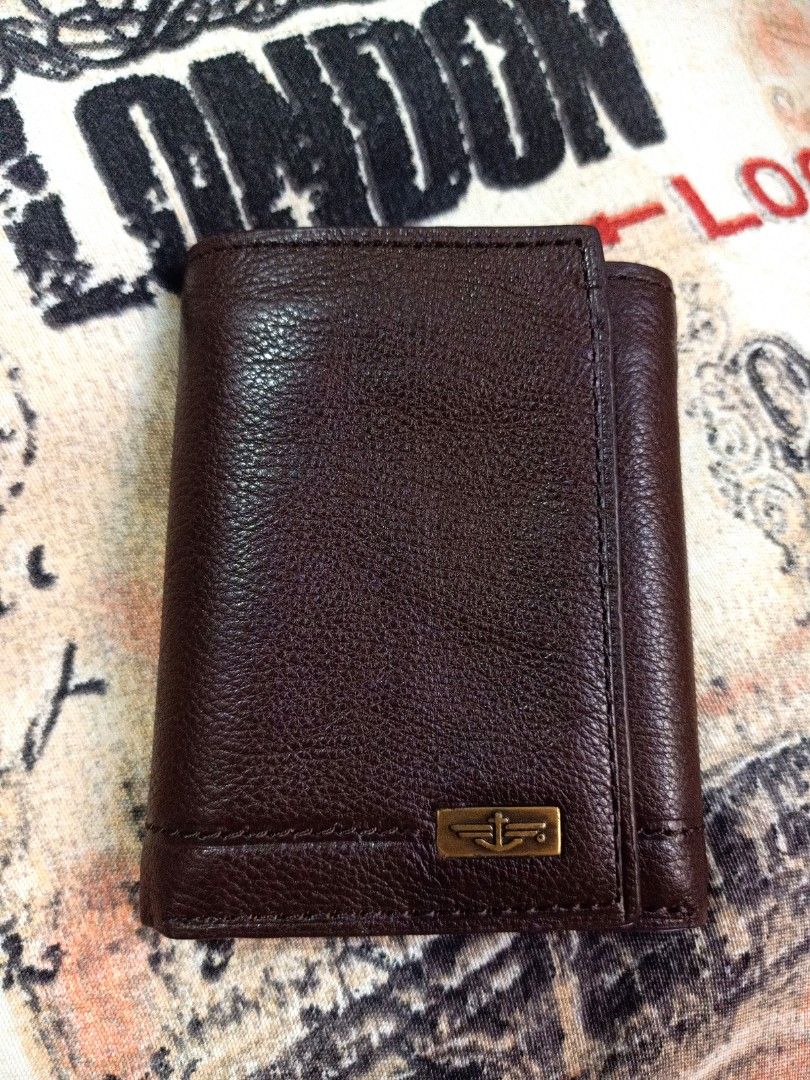 Dockers Trifold Brown Wallet (Category: Wallets & Card Holders) located in Angeles City. Submitted by ejhere (Listing ID 1214396753, Image 1). Description: Dockers Trifold Wallet Personal preloved and used only for a week wirth very minimal signs of usage, almost like new condition 🚩Please read first before you make an inquiry and offer. ✅MOP: GCASH AND BDO ✅COURIER: J&T & LBC ✅SHIPPING FEE TO BE SHOULDERED BY THE BUYER *Estimated SF within Luzo
