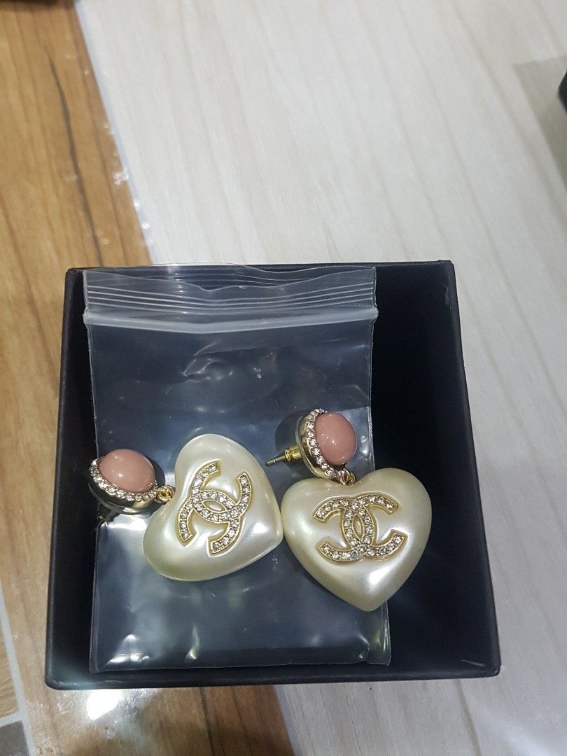 earings (Category: Earrings) located in Cavite. Submitted by camiya (Listing ID 1214419526, Image 3). Description: available onhand ready for shipment interested buyer you may call or msg us to 09050777760.