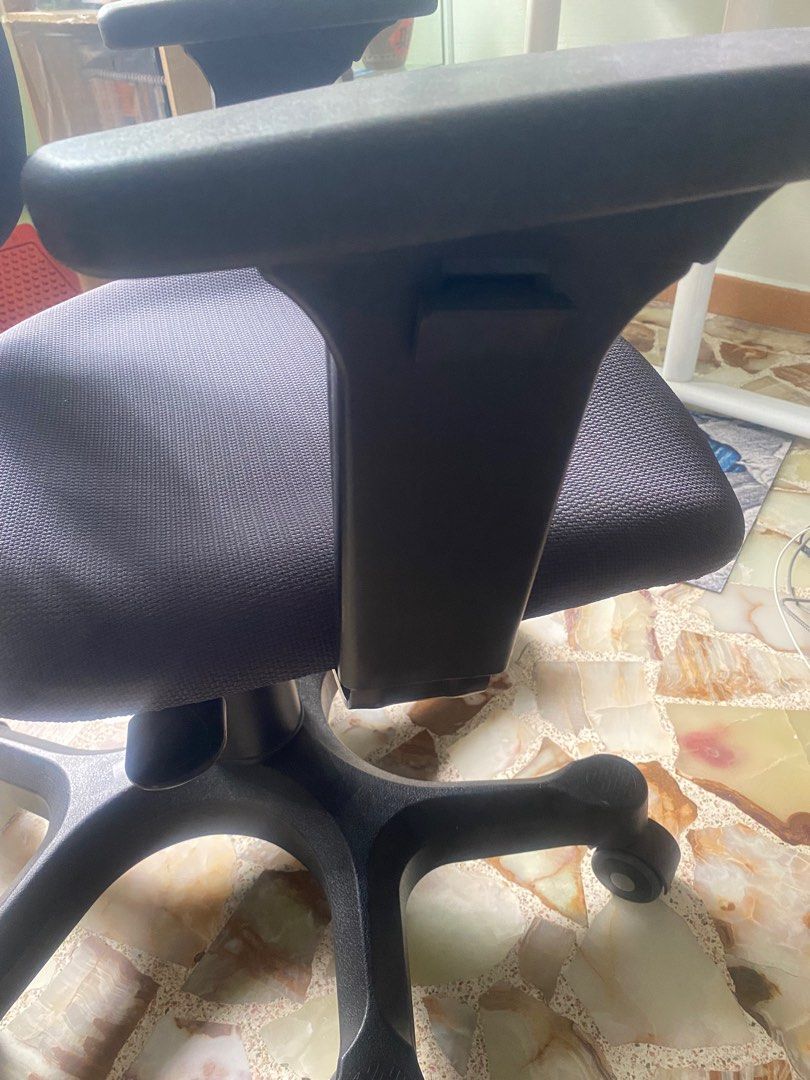 Ergonomic chair (Singapore Brand), Furniture & Home Living, Furniture