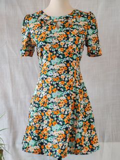 (Category: ) located in . Submitted by RKsWardrobe (Listing ID 1214388365, Image 1). Description: .
